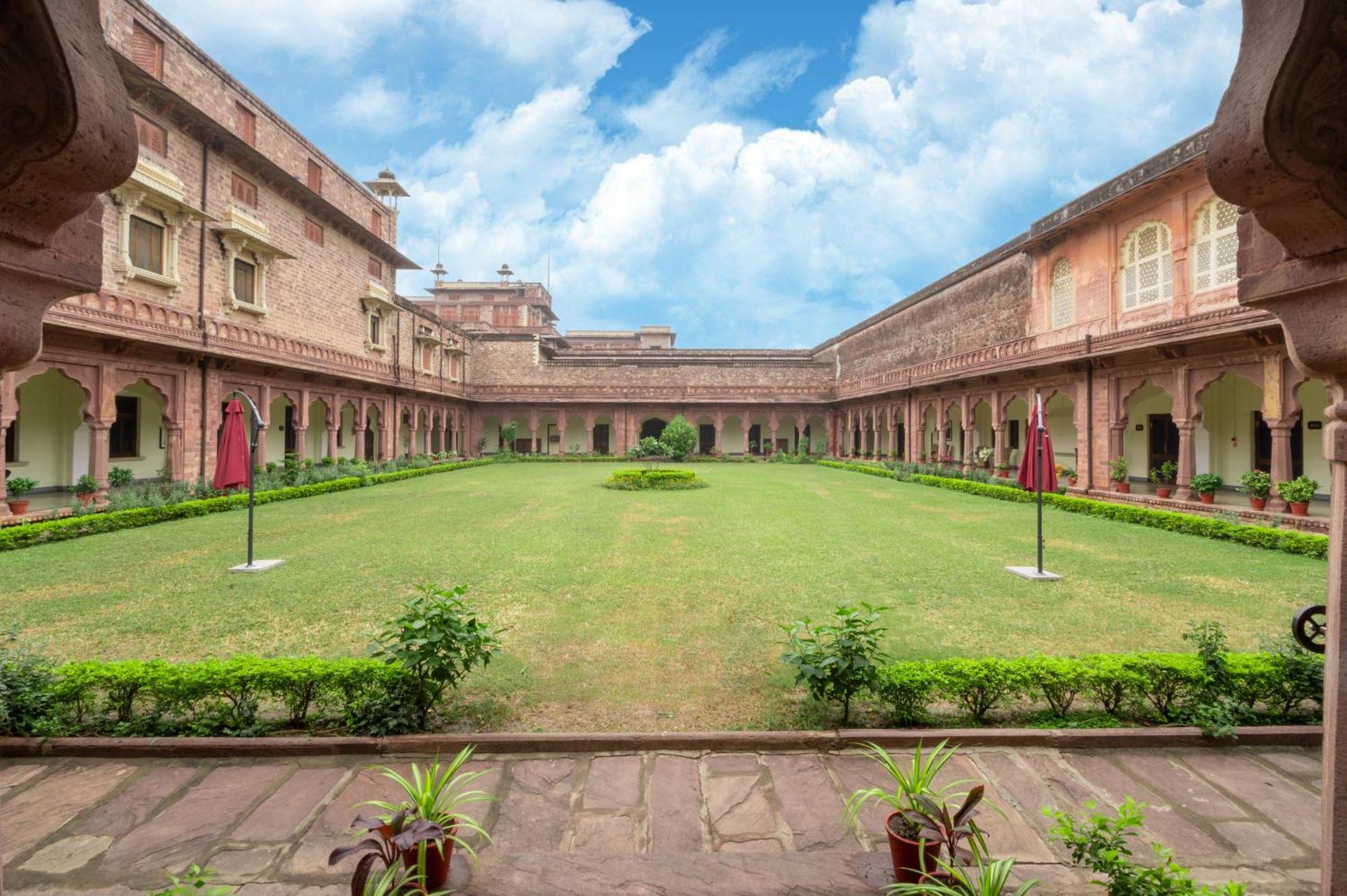 Umed Bhawan Palace, Kotah Екстер'єр фото